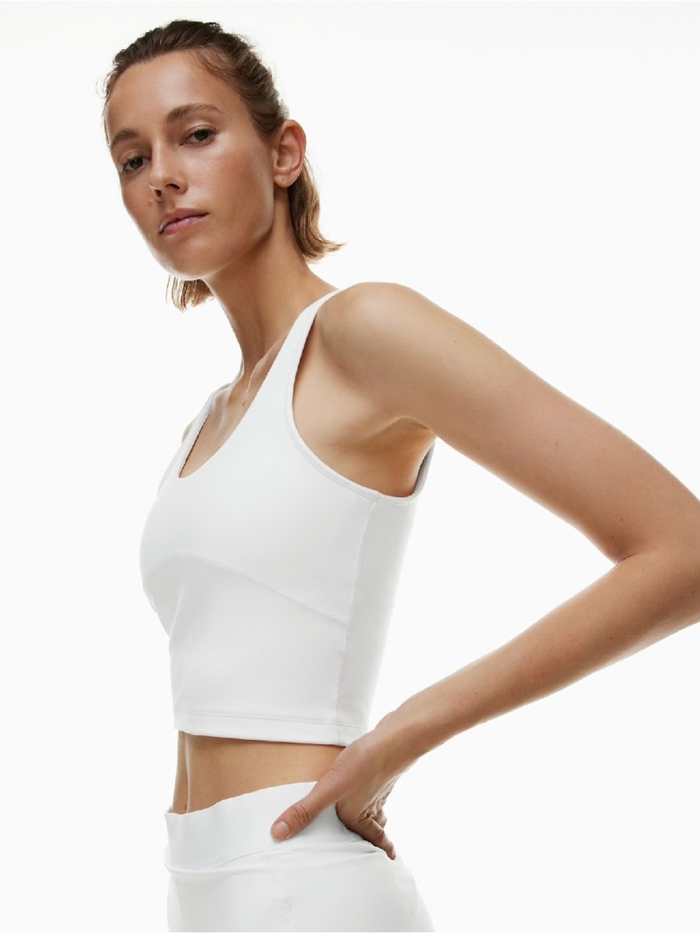 Aritzia TNA TnAction TnaBUTTER Bound Sports Tank Builtin Bra Longline Scoop Neck